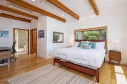 Luxury Beachfront Penthouse / Walk to the Beach, Restaurants, Entertainment