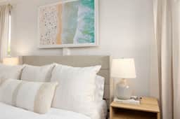 Private Cottage House - Walk to Beaches, Harbor,Food, Trials, so much more