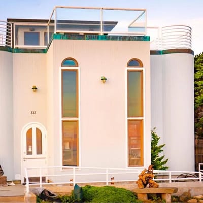Beach Villa Home - Walk to Beaches, Trails, Restaurants, Activities & more