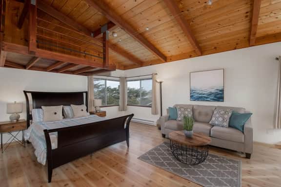 Stunning Oceanview Coastal Home – Beach, Trails, Family Activities