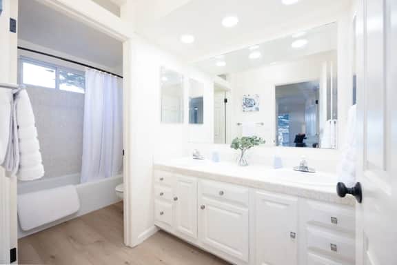 Oceanview Beach Home – Walk to Beach, Trails, Food, Family Activities