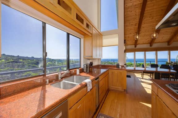 Unmatched Ocean, Beach, and Mountain Views – Family-Friendly Retreat.