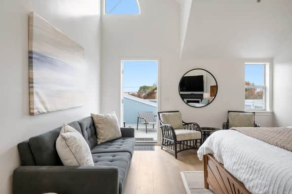Miramar Penthouse – Coastal Elegance in the Heart of Half Moon Bay