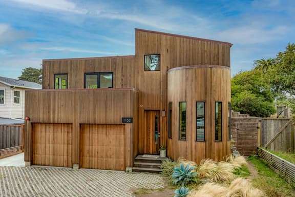 Modern indoor-outdoor living w/Hot Tub – Walk to Beaches & Mountain Trails