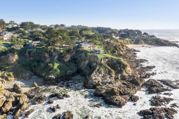 Entire Private Coastal Retreat - Spectacular Ocean Views w/Hot Tub