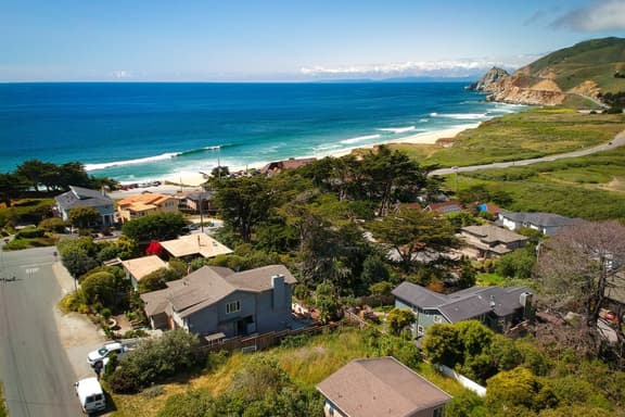 Stunning Oceanview Coastal Home – Beach, Trails, Family Activities