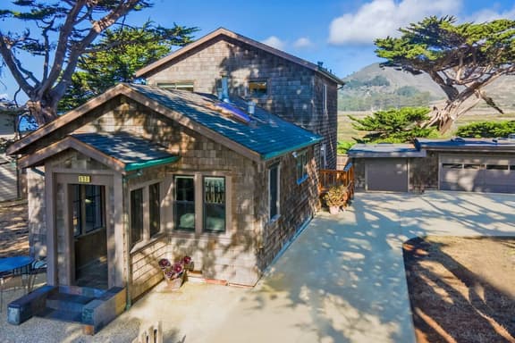 Oceanview Beach Home – Walk to Beach, Trails, Food, Family Activities