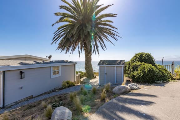 Oceanfront Coastal Home with Breathtaking Views – Hiking, Beaches & More
