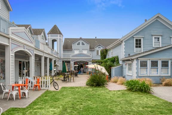 Montara Penthouse — Elevated Comfort Above Downtown Half Moon Bay